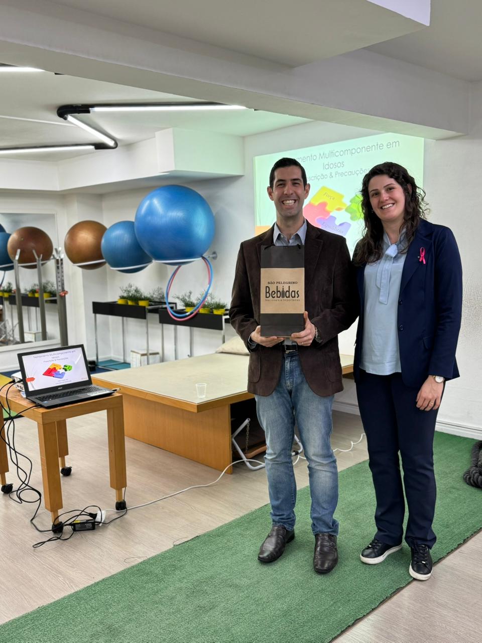 Palestra para fisiosioterapeutas sobre treinamento em idosos